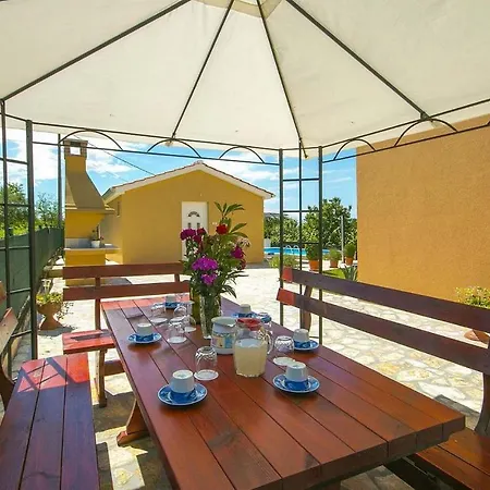 House Nevenka Ferienhaus *